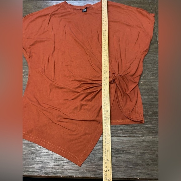 Women's Twist Knot Hem Batwing Sleeve Solid Color T-Shirt L
NWOT - Picture 3 of 6